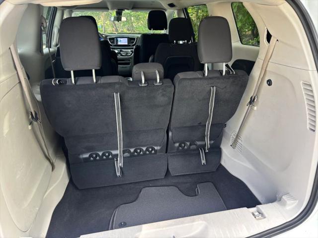 2022 Chrysler Voyager LX
