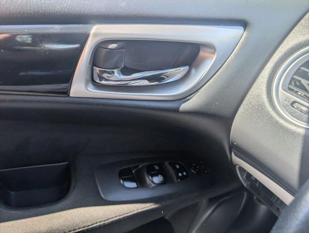 2014 Nissan Pathfinder SV