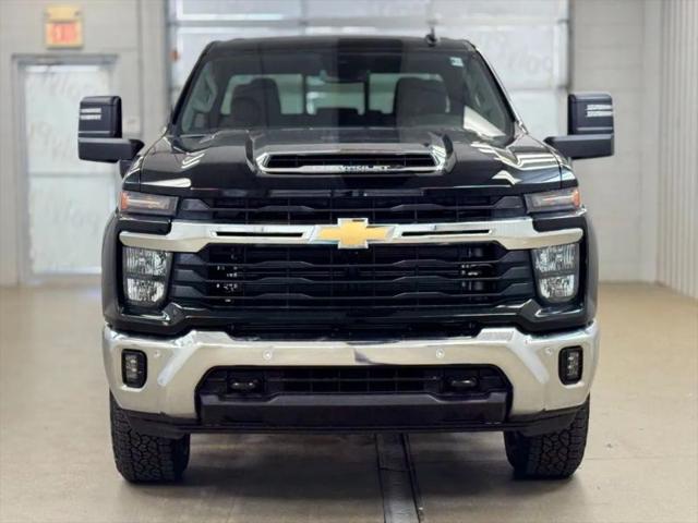 2026 Chevrolet Silverado 3500HD Crew Cab, Long Bed, LT Dual Rear Wheel, RWD