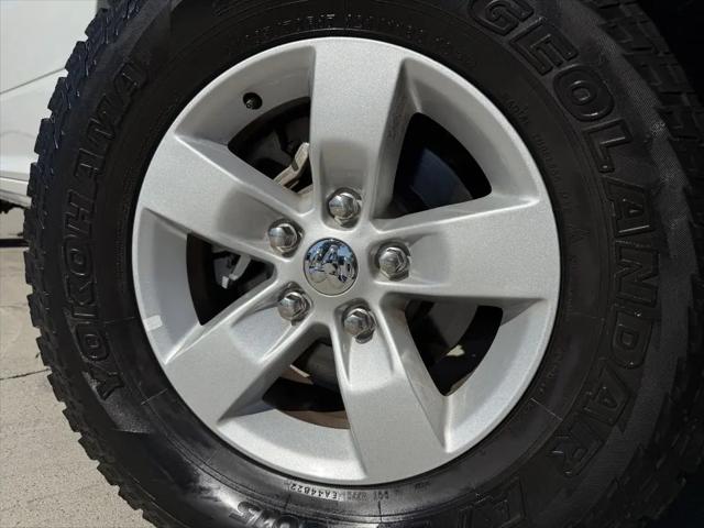 2023 Ram 1500 Classic SLT Crew Cab 4x4 5'7" Box