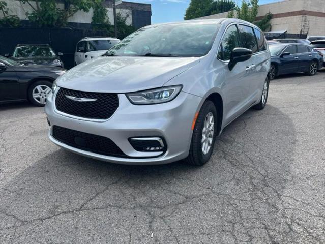 2024 Chrysler Pacifica Touring L for sale in Philadelphia, PA