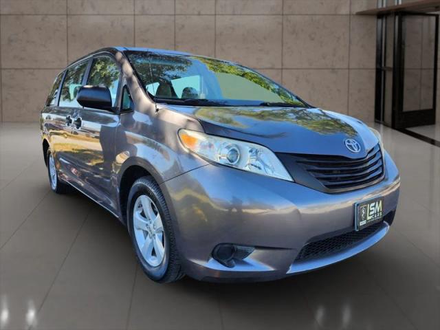 2012 Toyota Sienna LE 8 Passenger