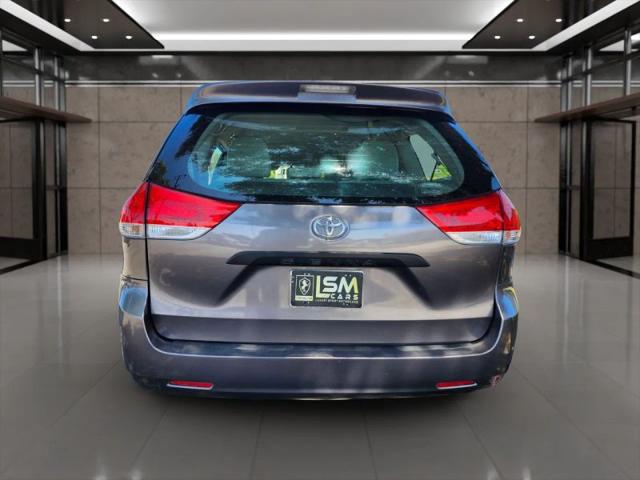 2012 Toyota Sienna LE 8 Passenger