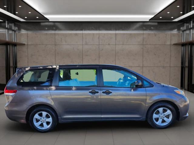 2012 Toyota Sienna LE 8 Passenger