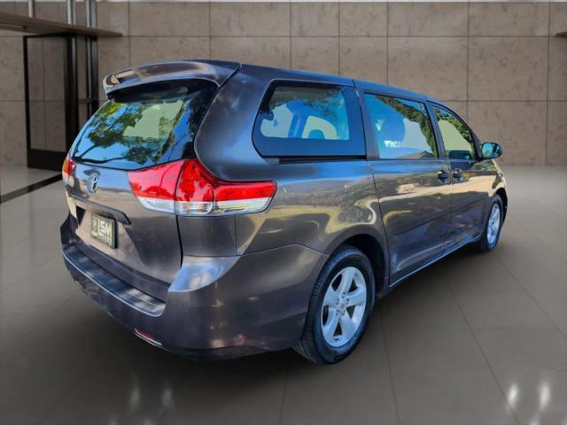 2012 Toyota Sienna LE 8 Passenger