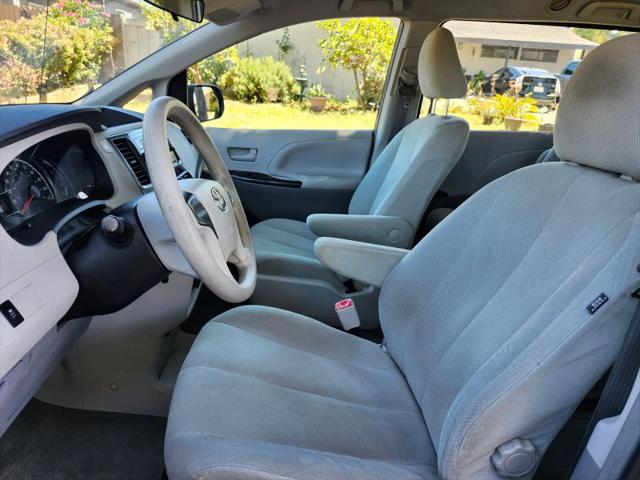2012 Toyota Sienna LE 8 Passenger