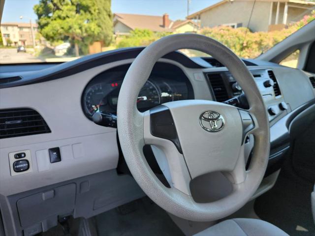 2012 Toyota Sienna LE 8 Passenger