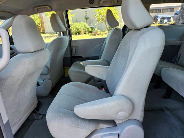 2012 Toyota Sienna LE 8 Passenger