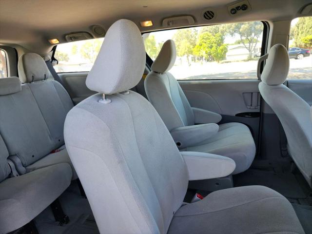 2012 Toyota Sienna LE 8 Passenger