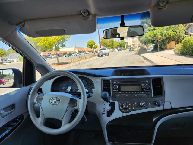 2012 Toyota Sienna LE 8 Passenger