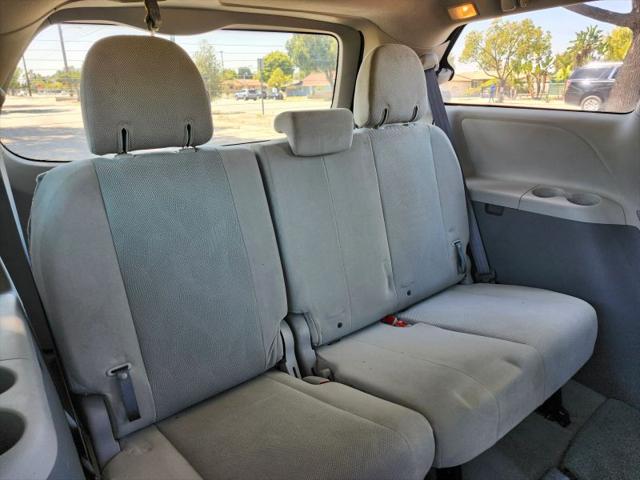 2012 Toyota Sienna LE 8 Passenger