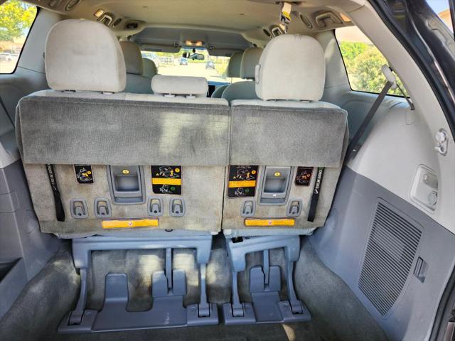 2012 Toyota Sienna LE 8 Passenger