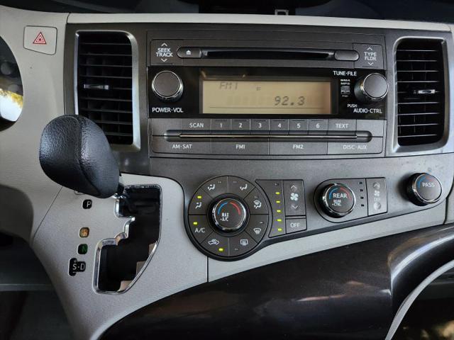 2012 Toyota Sienna LE 8 Passenger