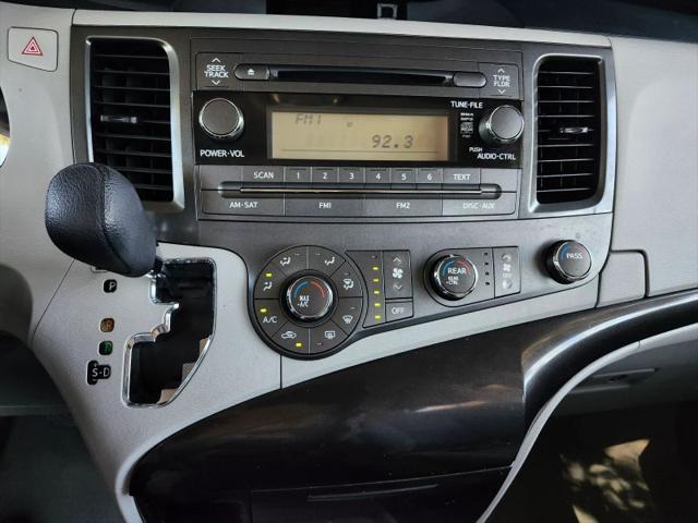 2012 Toyota Sienna LE 8 Passenger