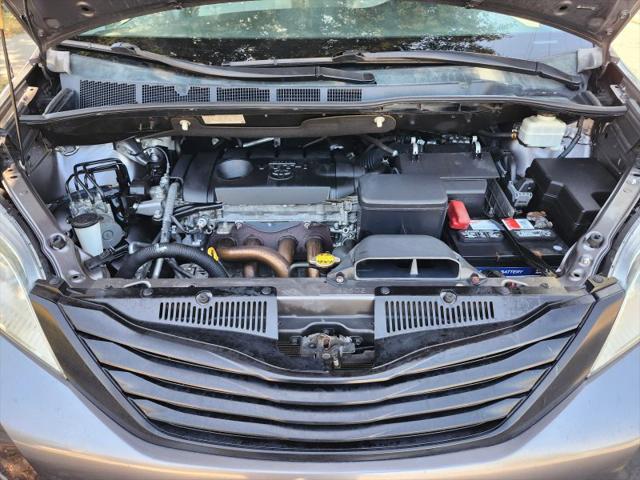 2012 Toyota Sienna LE 8 Passenger