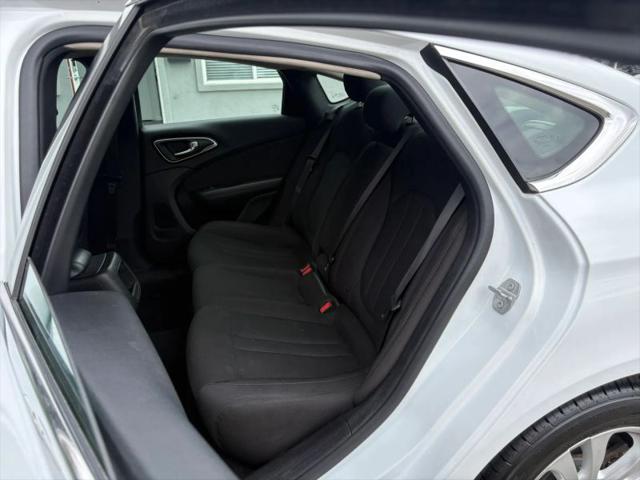 2016 Chrysler 200 Limited