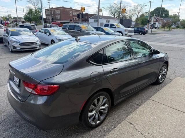 2016 Chrysler 200 S