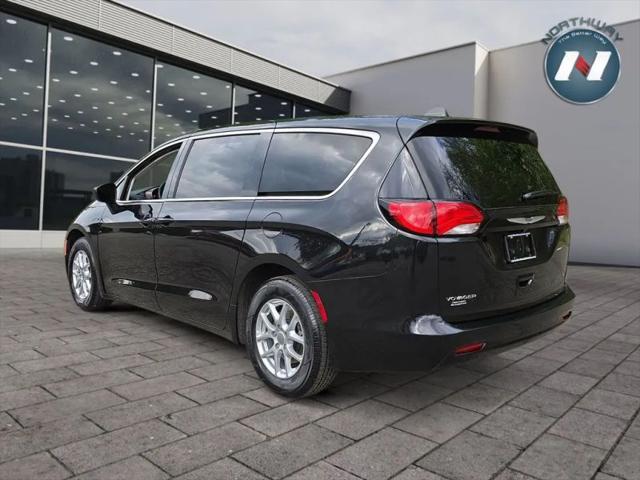 2022 Chrysler Voyager LX
