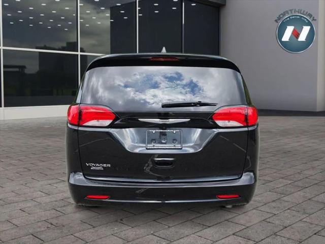 2022 Chrysler Voyager LX