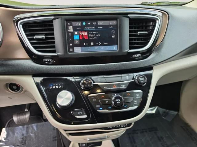 2022 Chrysler Voyager LX