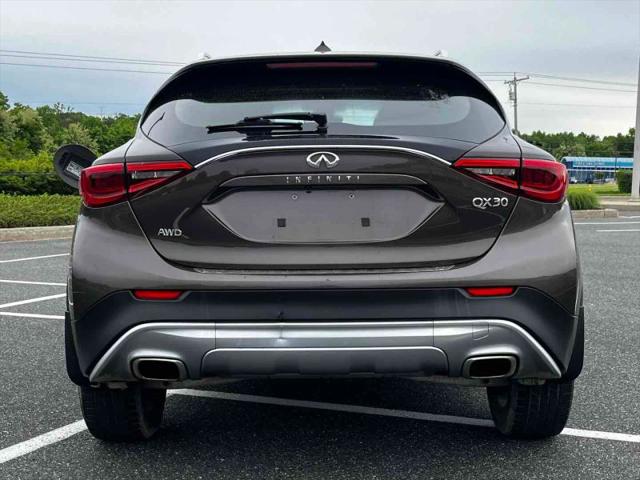 2018 INFINITI QX30 LUXE