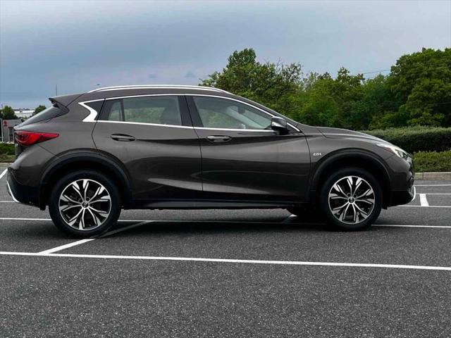 2018 INFINITI QX30 LUXE