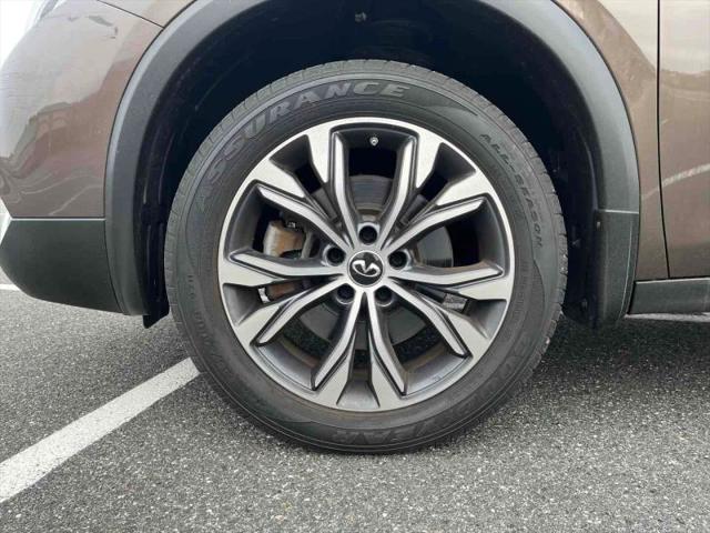2018 INFINITI QX30 LUXE