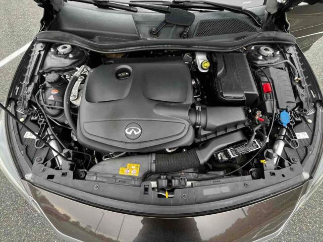 2018 INFINITI QX30 LUXE