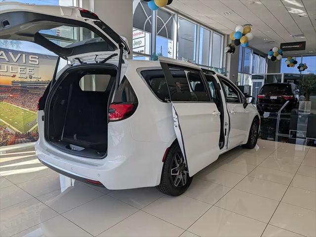 2027 Chrysler Pacifica Limited