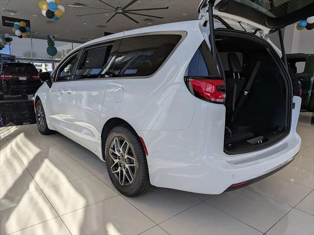 2027 Chrysler Pacifica Limited