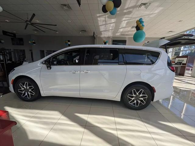 2027 Chrysler Pacifica Limited
