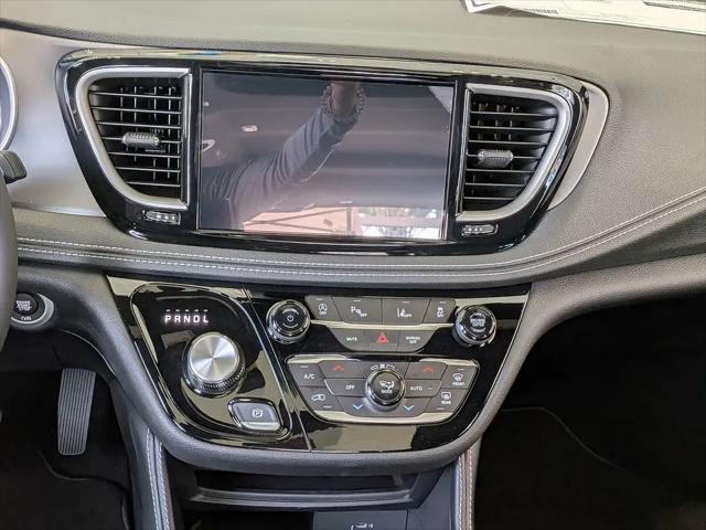 2027 Chrysler Pacifica Limited