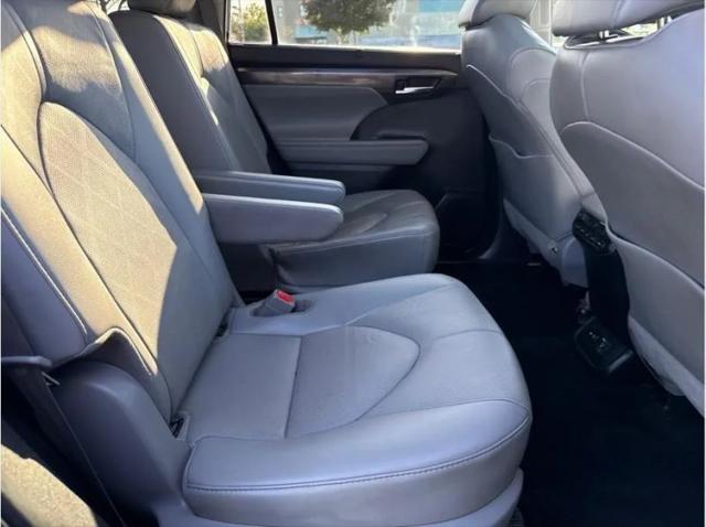 2021 Toyota Highlander Platinum