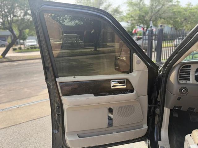 2015 Lincoln Navigator Base