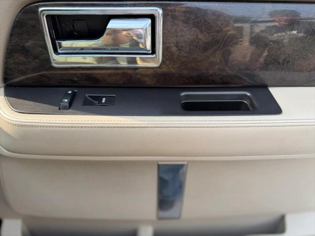 2015 Lincoln Navigator Base