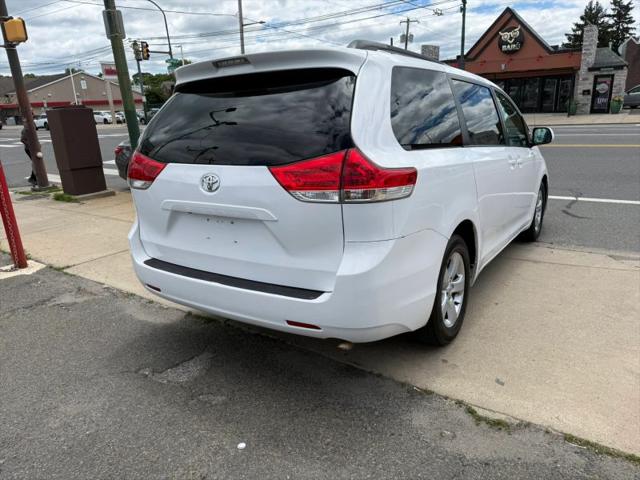 2013 Toyota Sienna LE V6 8 Passenger