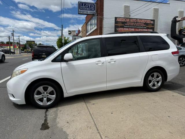 2013 Toyota Sienna LE V6 8 Passenger