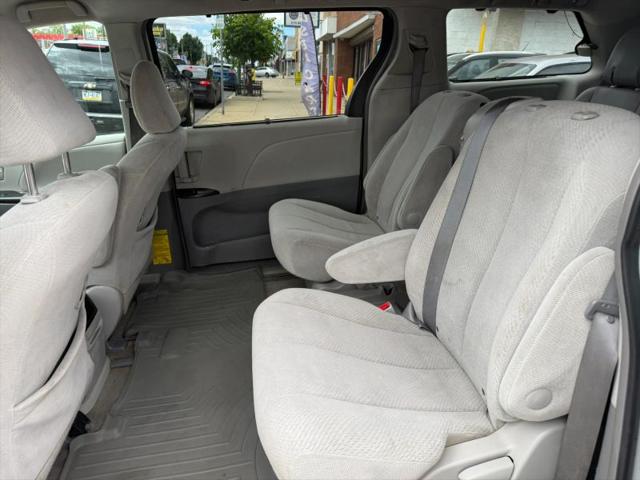2013 Toyota Sienna LE V6 8 Passenger