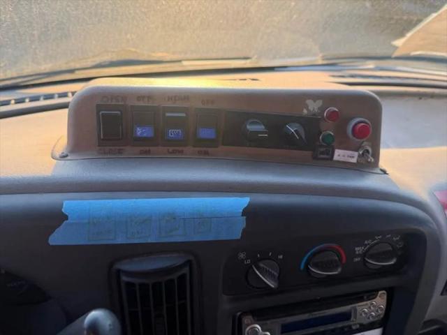 2001 Chevrolet Express Cutaway Base