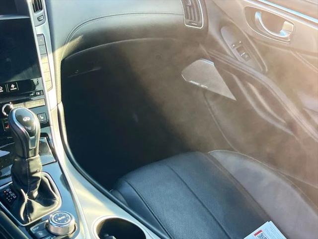 2021 INFINITI Q60 LUXE