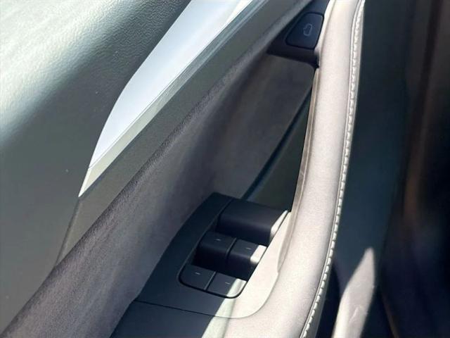 2025 Tesla Model Y Long Range Dual Motor Rear-Wheel Drive