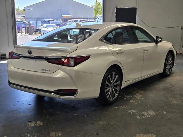 2021 Lexus ES 300h 300h