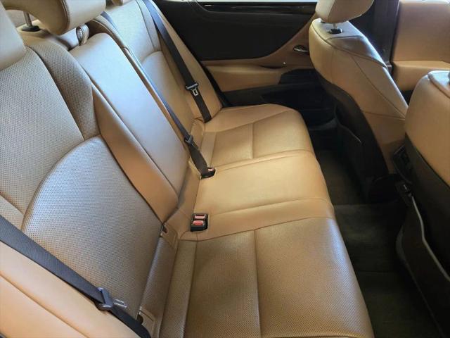 2021 Lexus ES 300h 300h