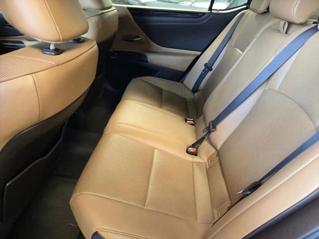 2021 Lexus ES 300h 300h
