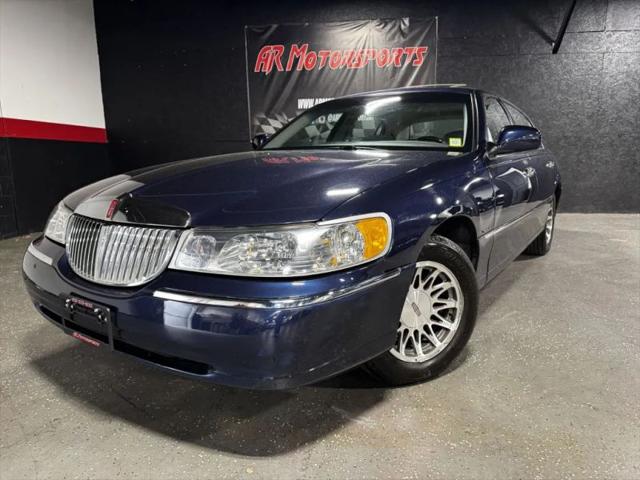2002 Lincoln Town Car Signature for sale in Bay Shore, NY