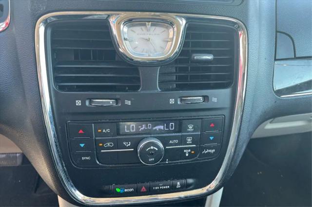 2014 Chrysler Town & Country Touring