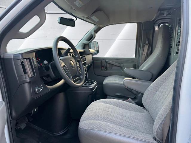 2022 Chevrolet Express Cargo Van RWD 2500 Regular Wheelbase WT