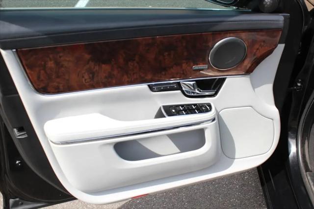 2013 Jaguar XJ Standard