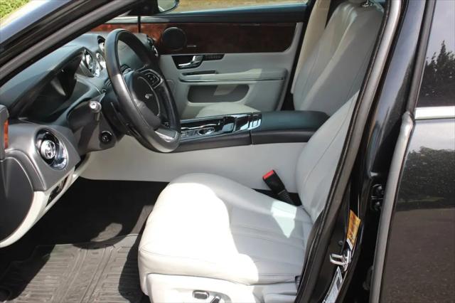 2013 Jaguar XJ Standard