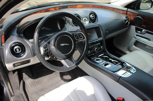 2013 Jaguar XJ Standard